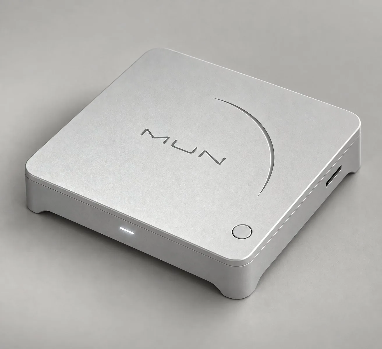 MUN en perspectiva: ranura lateral para Game Card, botón de encendido, luz de estado y la luna grabada en la tapa